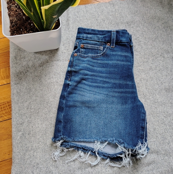 American Eagle Outfitters Dark Blue Frayed Hem Jean Shorts - Picture 4 of 7